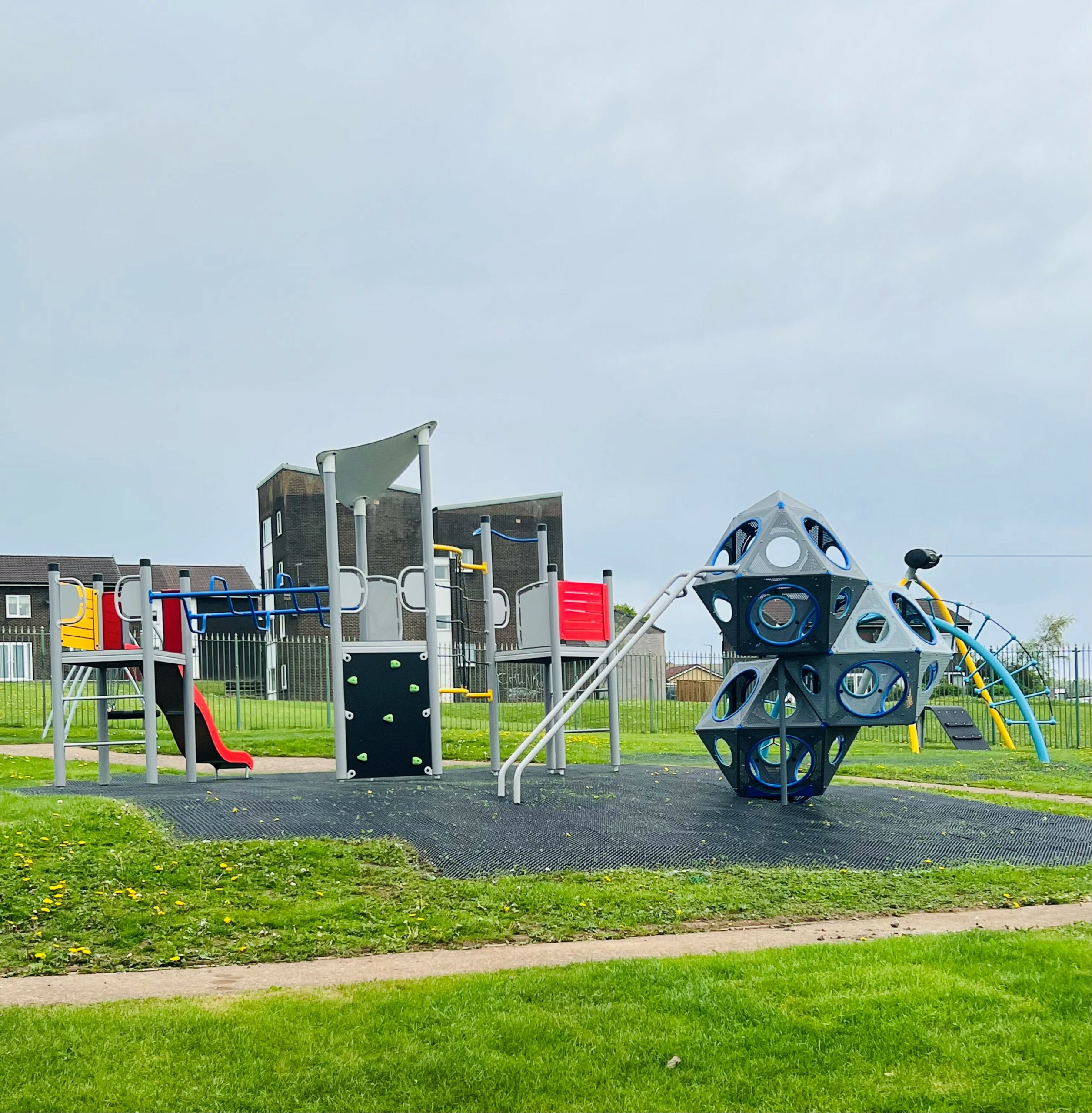 A Photo of play equipment at Oakerside Drive