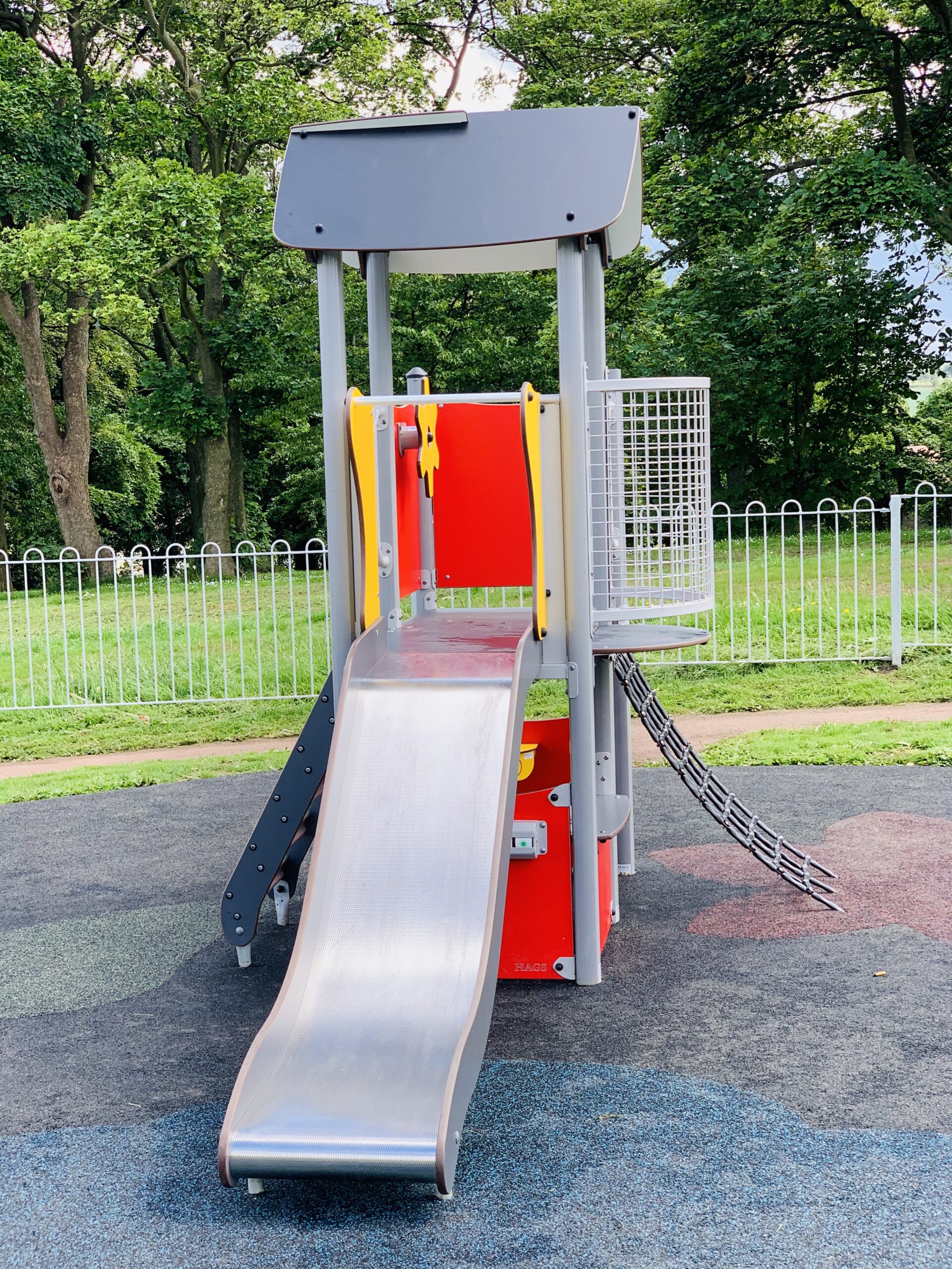 A Photo of play equipment at Heath Close