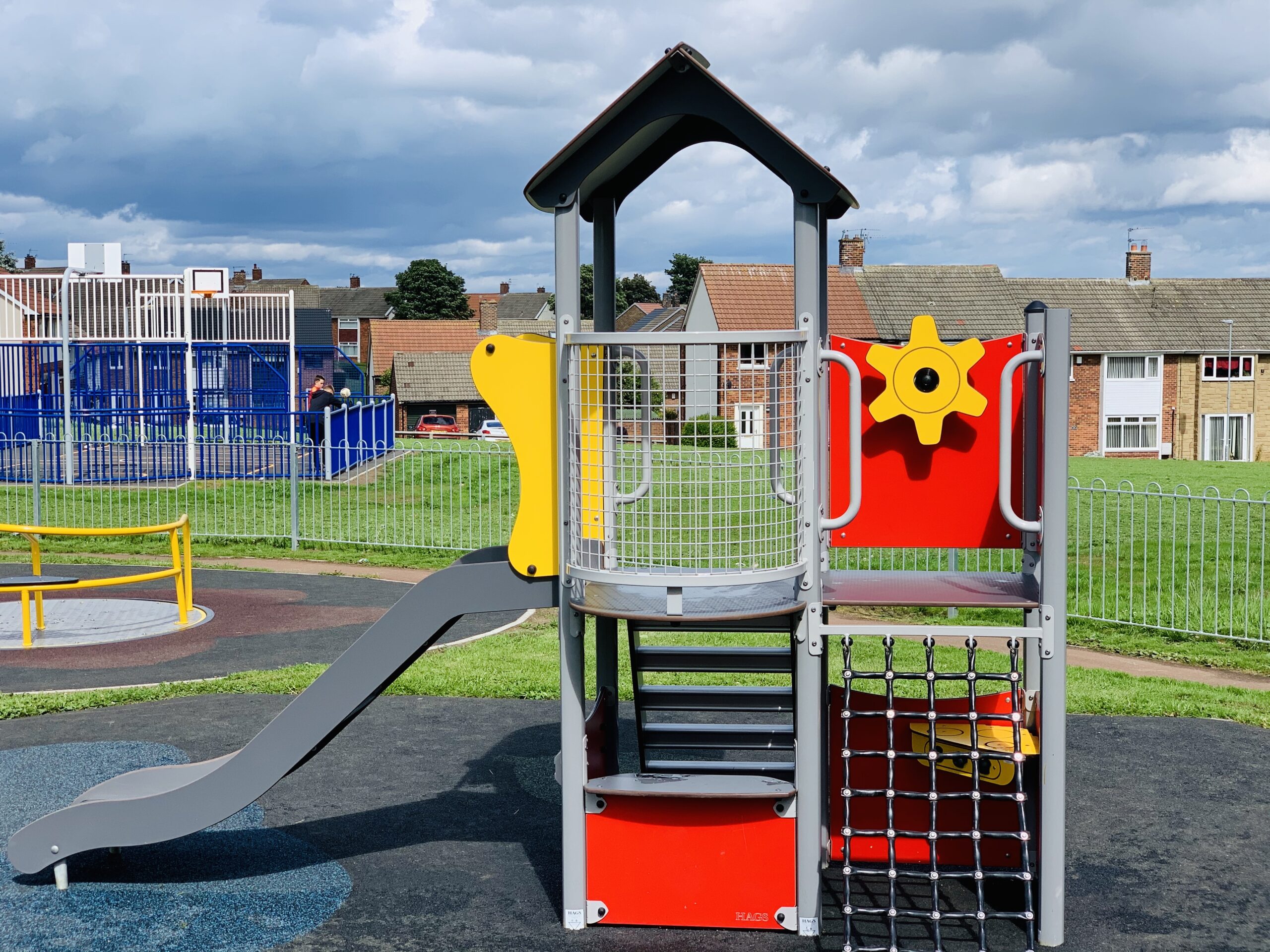 A Photo of play equipment at Heath Close